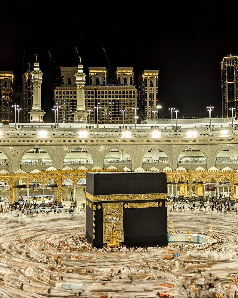 Tim Nabawi Group melayani jamaah di Tanah Suci